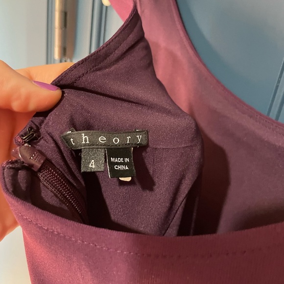 Theory dark purple dress Flowy skirt excellent condition Neiman Marcus size 4 - Picture 5 of 5